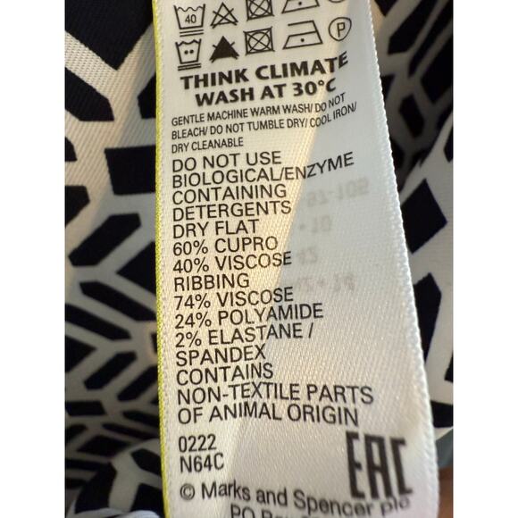 Autograph Marks & Spencer Navy and White Geometric Print V Neck Blouse size 14 - Picture 6 of 8